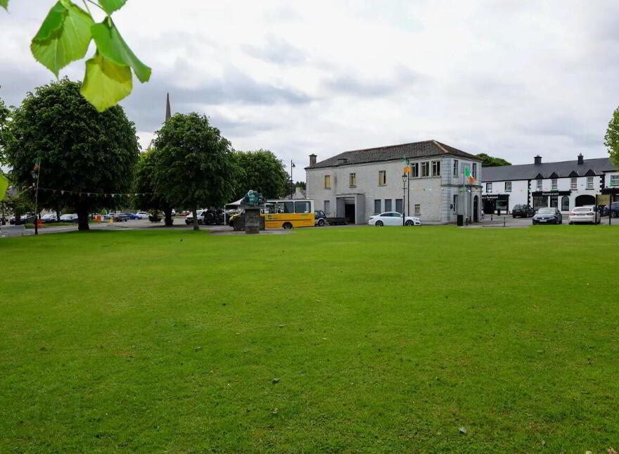 The Square, Castlepollard
