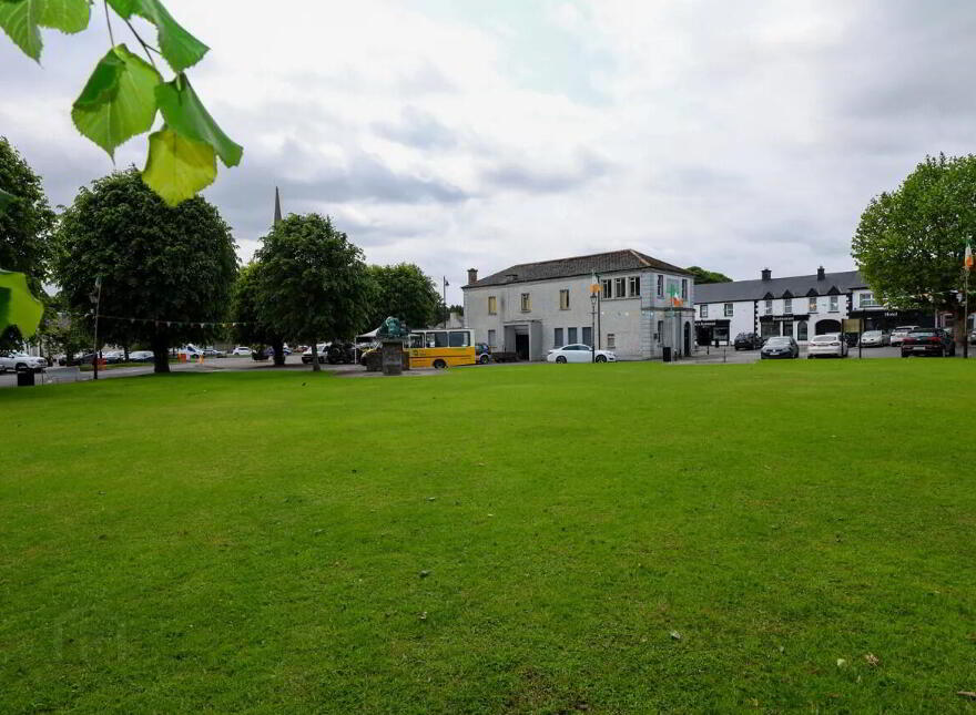 The Square, Castlepollard