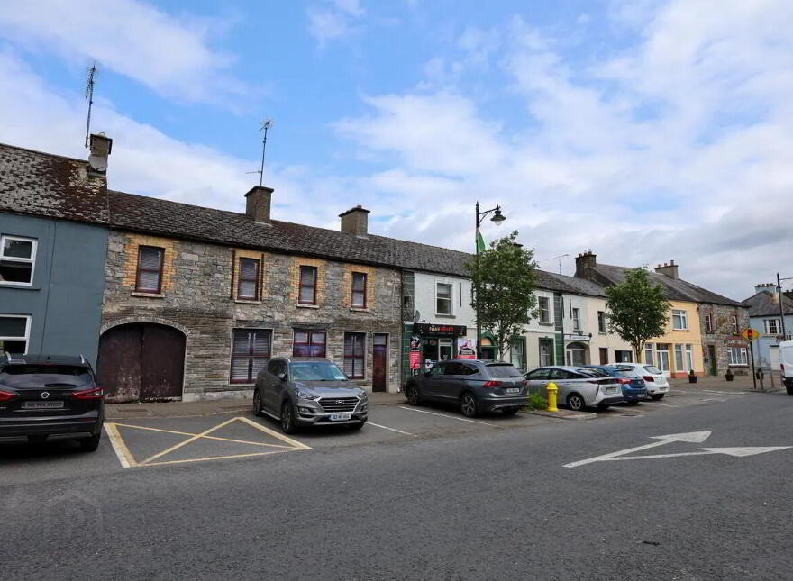 The Square, Castlepollard