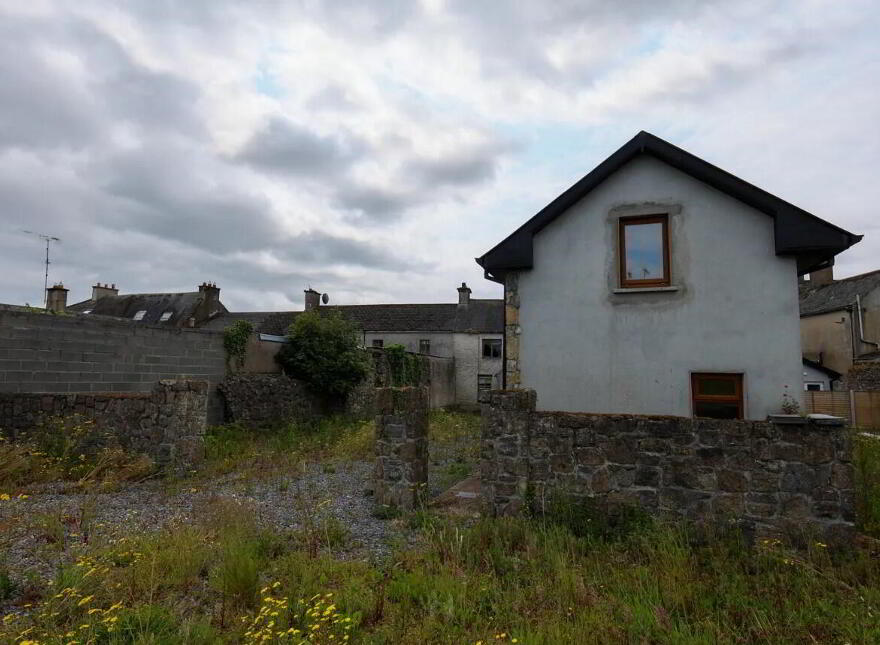 The Square, Castlepollard