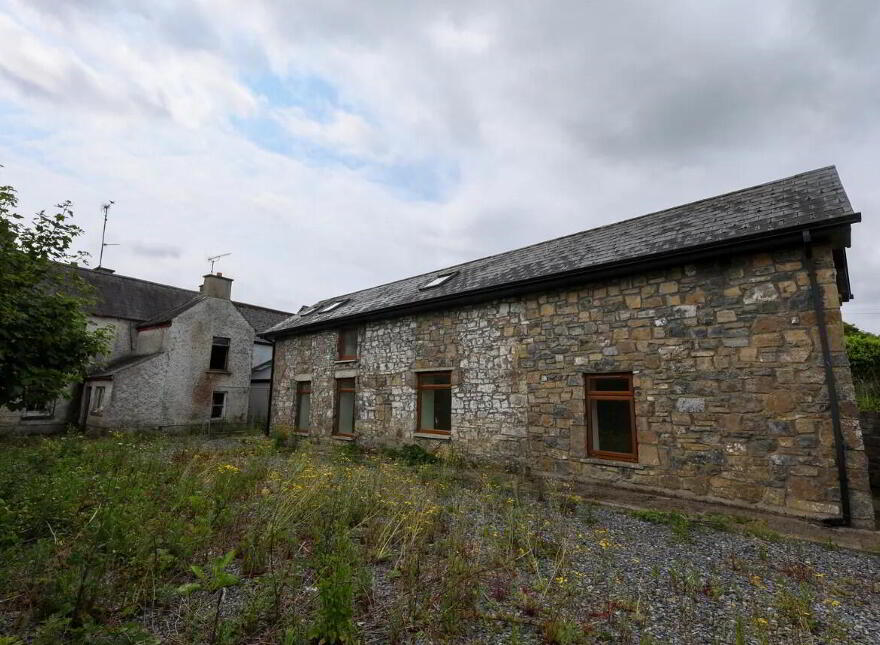 The Square, Castlepollard