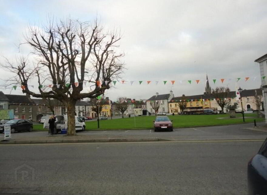 The Square, Castlepollard