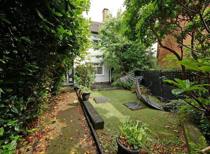 36 Moyle Walk, Belvoir Park, Belfast, BT8 7ER