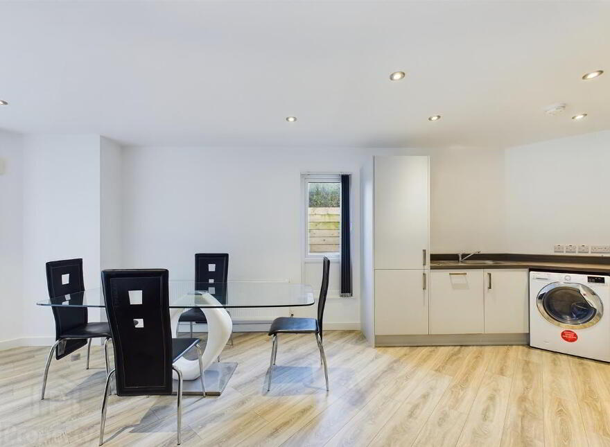 Unit 1, 21 Bridge End, Belfast, BT5 4AW