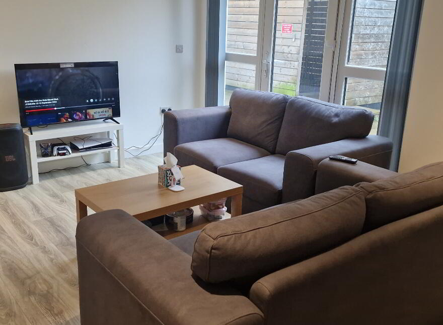 Unit 1, 21 Bridge End, Belfast, BT5 4AW