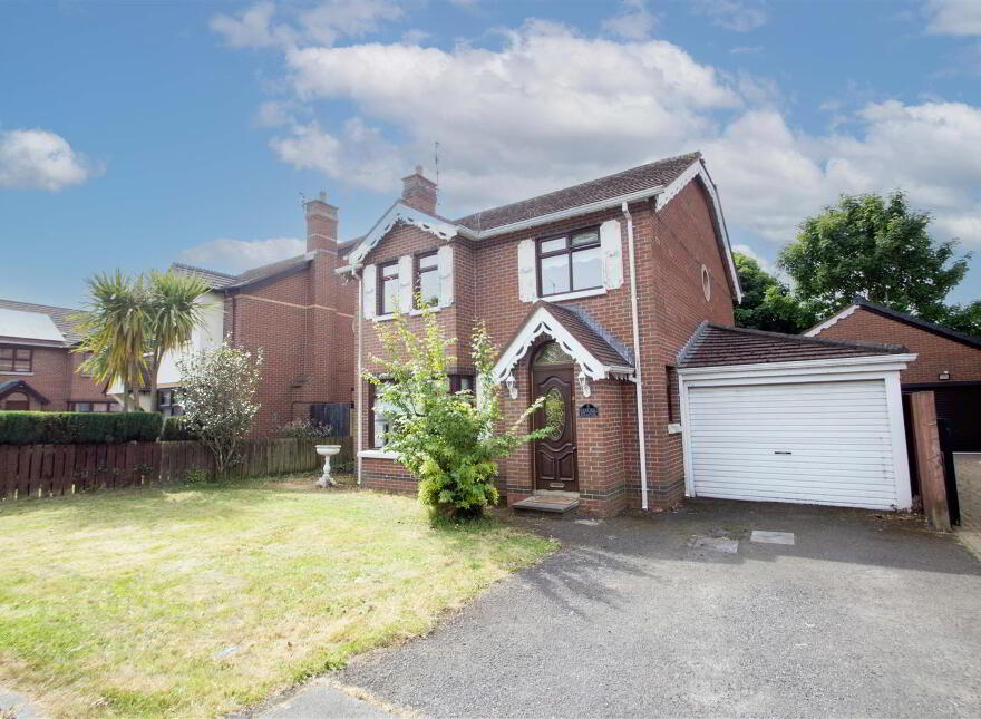 8 Kestrel Grange, Stewartstown Road, Belfast, BT17 0FF photo