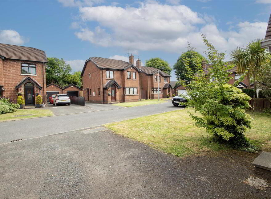8 Kestrel Grange, Stewartstown Road, Belfast, BT17 0FF