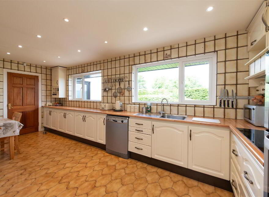 252a & 252b Castlewellan Road, Banbridge, BT32 3SF