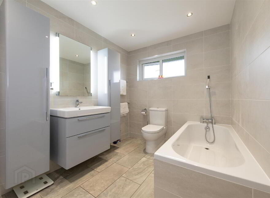 252a & 252b Castlewellan Road, Banbridge, BT32 3SF