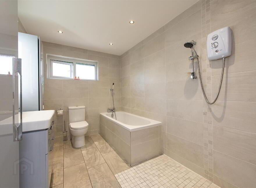 252a & 252b Castlewellan Road, Banbridge, BT32 3SF
