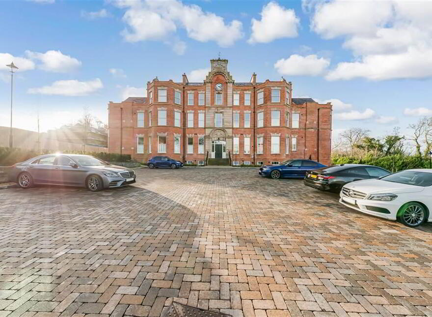 Apt 18 6 Admin House, Lady Ishbel, The Boulevard , Belvior Park, Belfast, BT8 8SJ photo