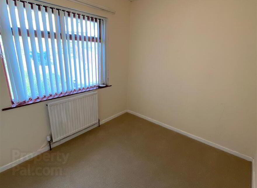 49 Maypole Park, Dromore, BT25 1SH photo