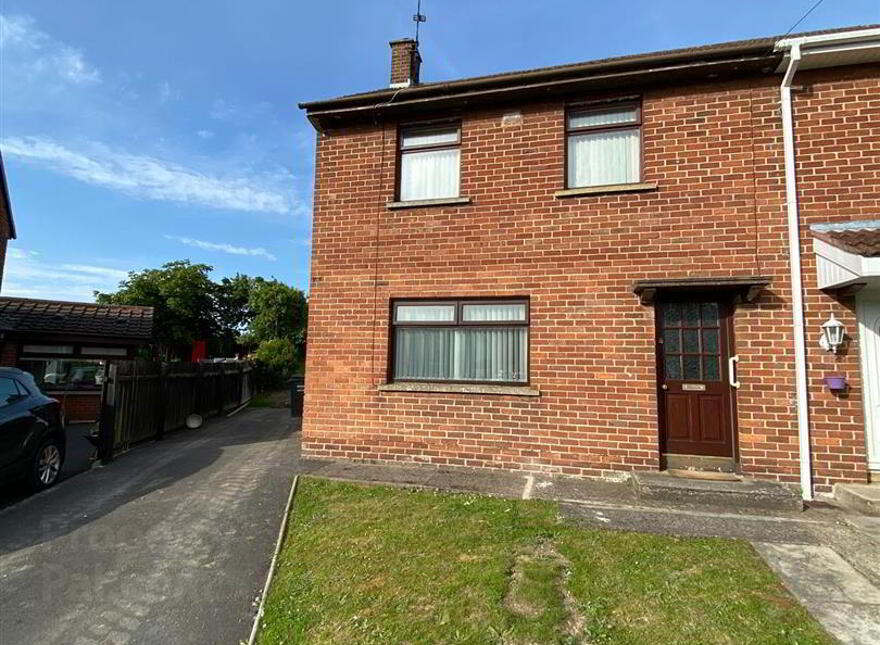 49 Maypole Park, Dromore, BT25 1SH photo