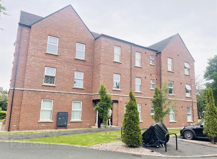Apt 6, 2 Eaton Park, Dunmurry, Belfast, BT17 9FX photo