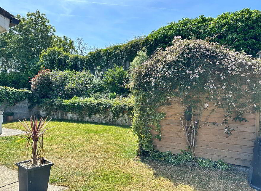 9 The Grange, Dunningstown Road, R95