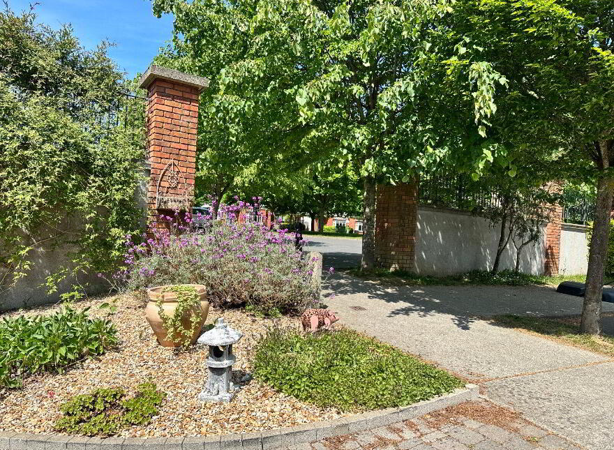 9 The Grange, Dunningstown Road, R95
