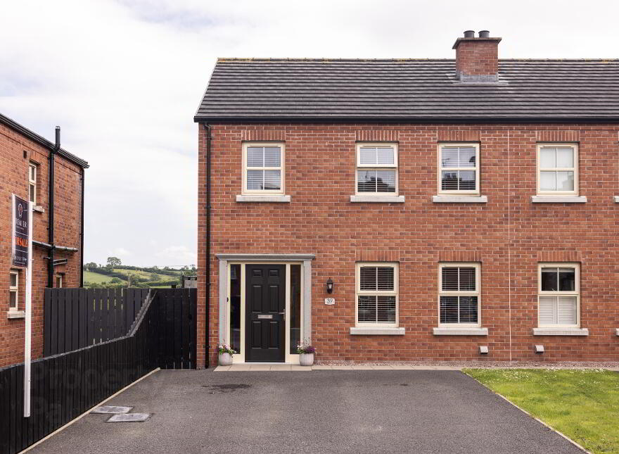 39 Oakview, Armagh, BT60 2FN photo