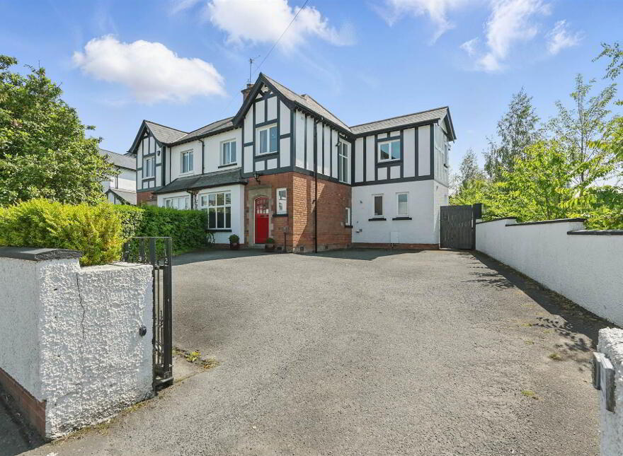 31 Balmoral Avenue, Belfast, BT9 6NW photo