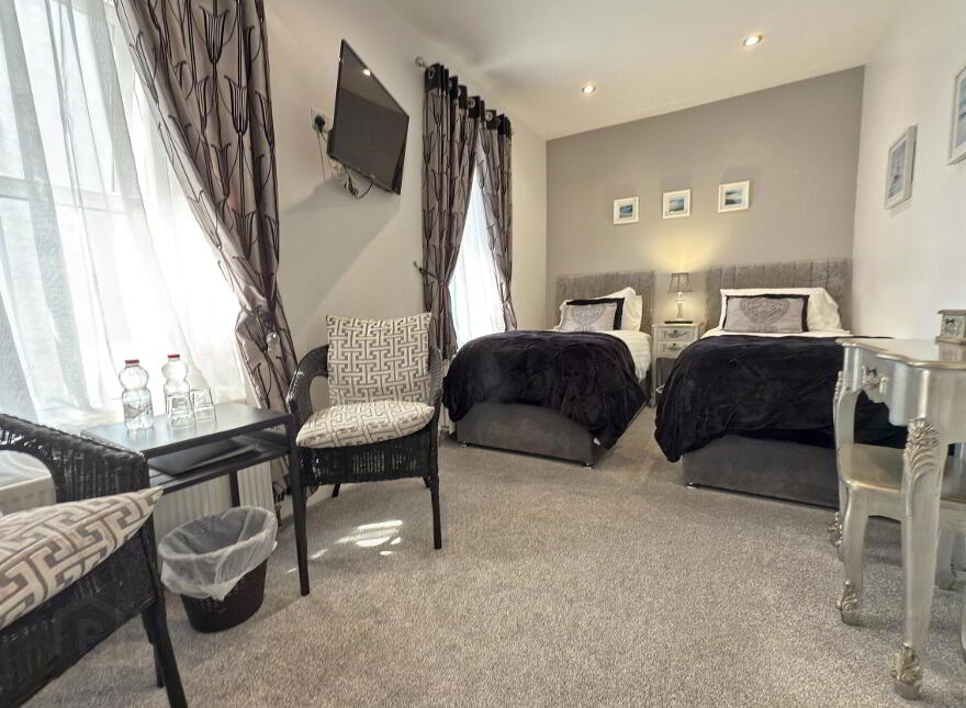 50 Eglinton Street, Portrush, BT56 8DY