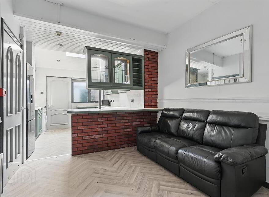 18 Collingwood Avenue, Belfast, BT7 1QT