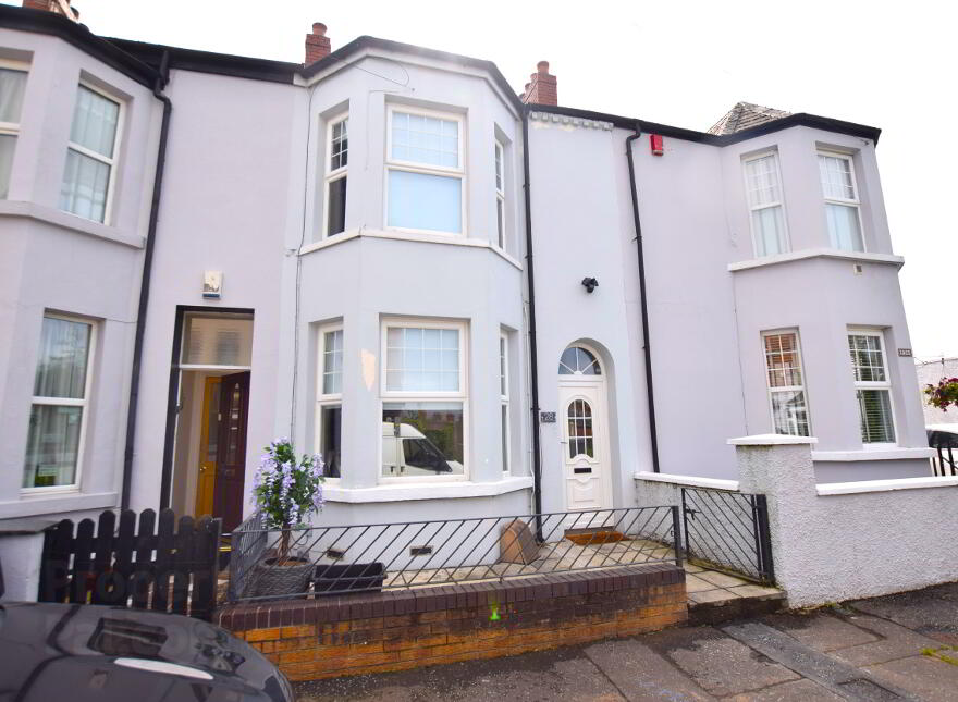 28 Sintonville Avenue, Belfast, BT5 5DG photo