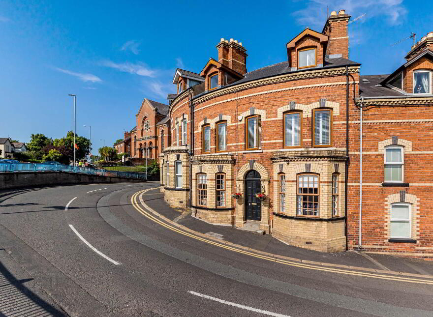 3 Victoria Crescent, Lisburn, BT27 4TG