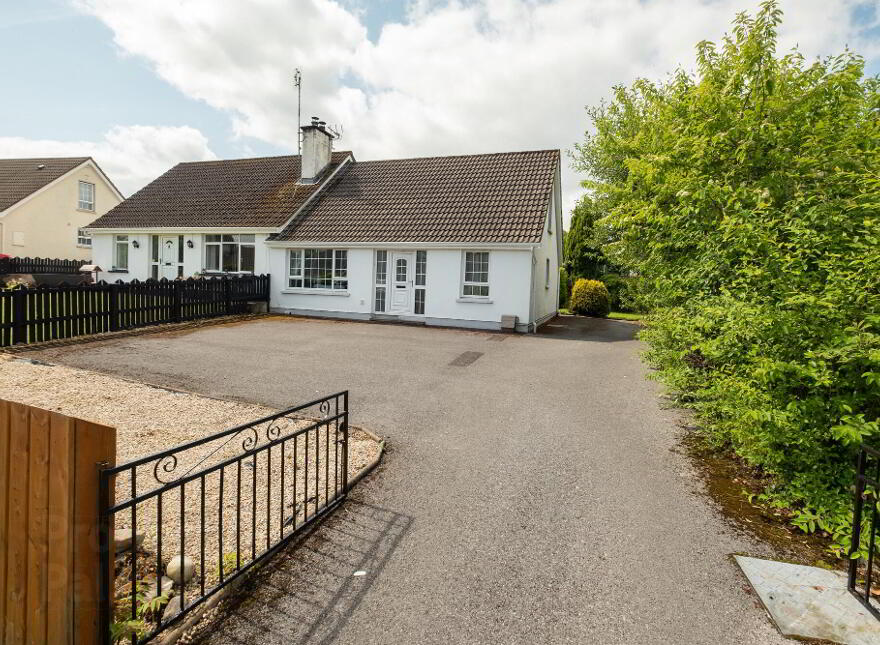 22 Moneynoe Park, Enniskillen, BT74 7ER photo