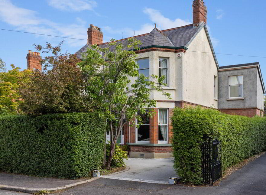 14 Cranmore Gardens, Belfast, BT9 6JL photo