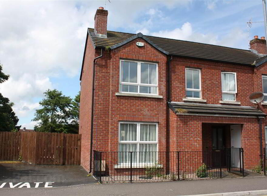 4 Warren Garden Mews, Longstone Street, Lisburn, BT28 1GY photo