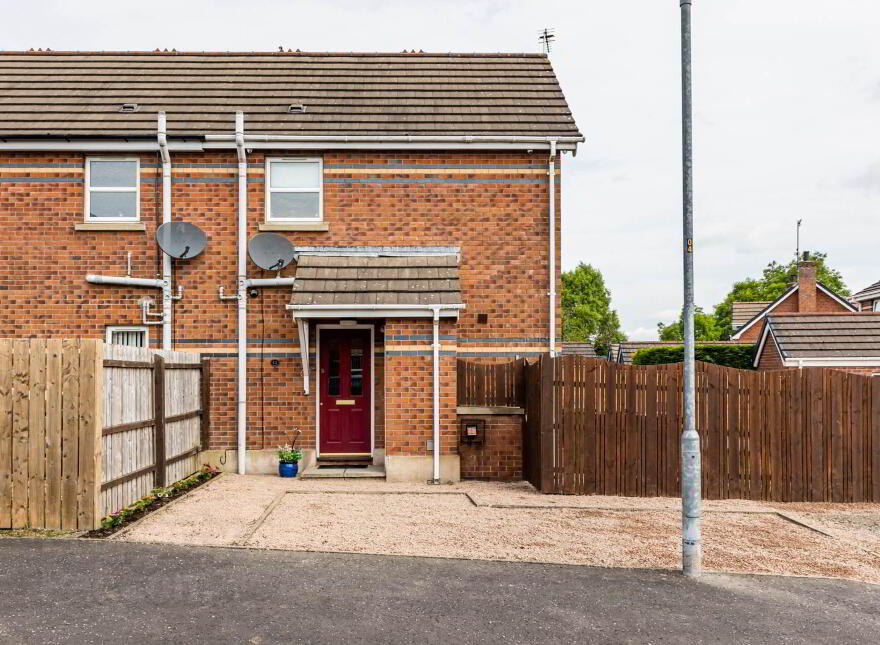 12 Beresford Hill, Dromore, BT25 1HQ photo