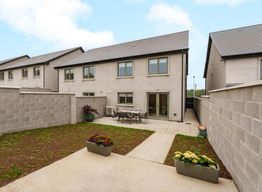 Ardcriocha, Ladysbridge