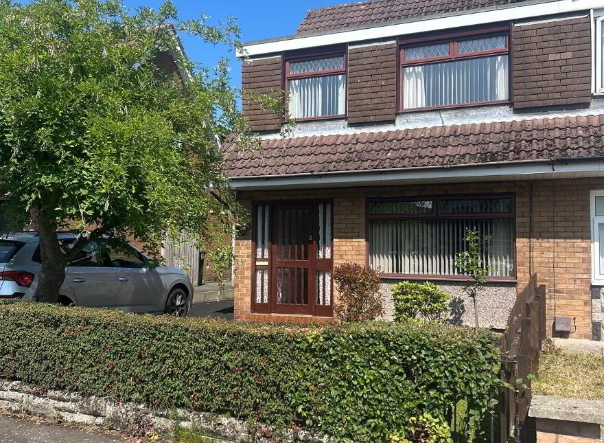 26 Queensway, Carrickfergus, BT38 7LA photo