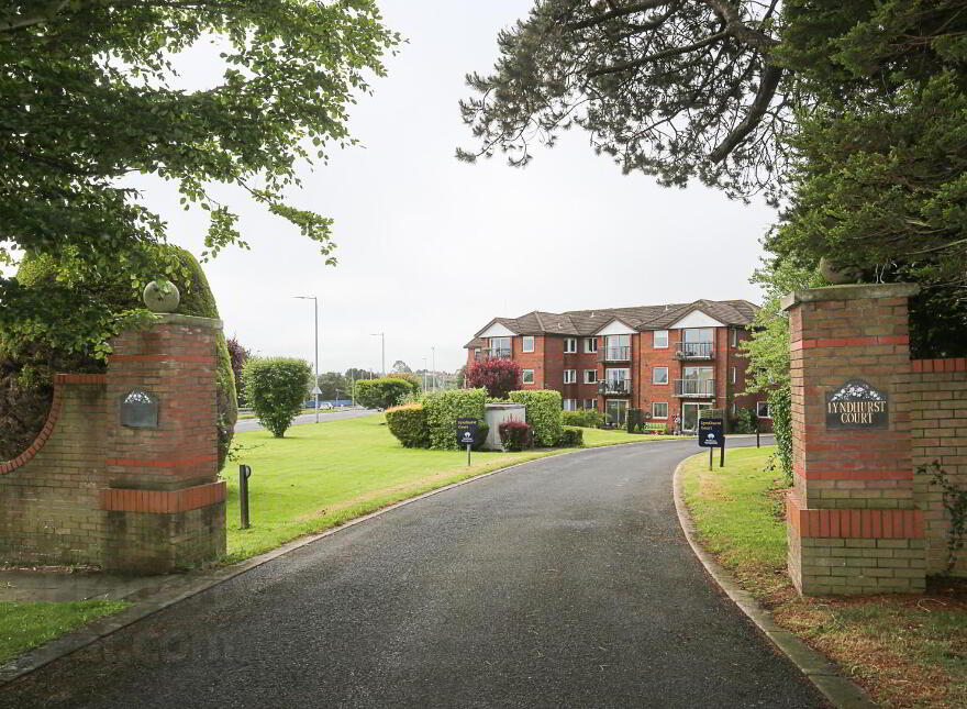 2 Lyndhurst Court, Bangor, BT19 1AP photo