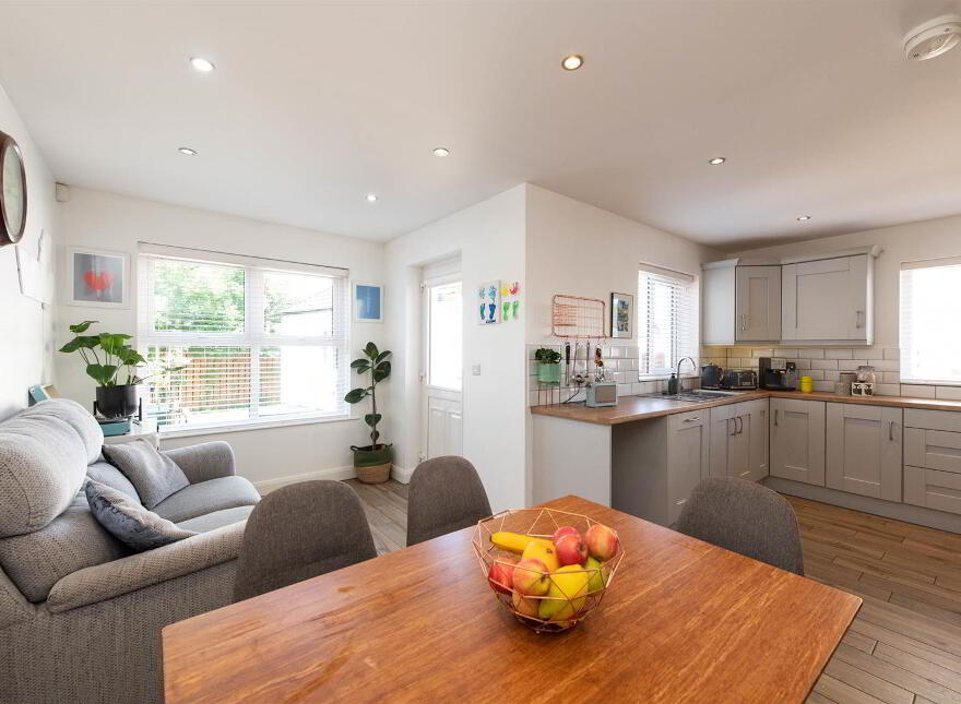 6 Weavers Way, Ballynahinch, BT24 8ZA