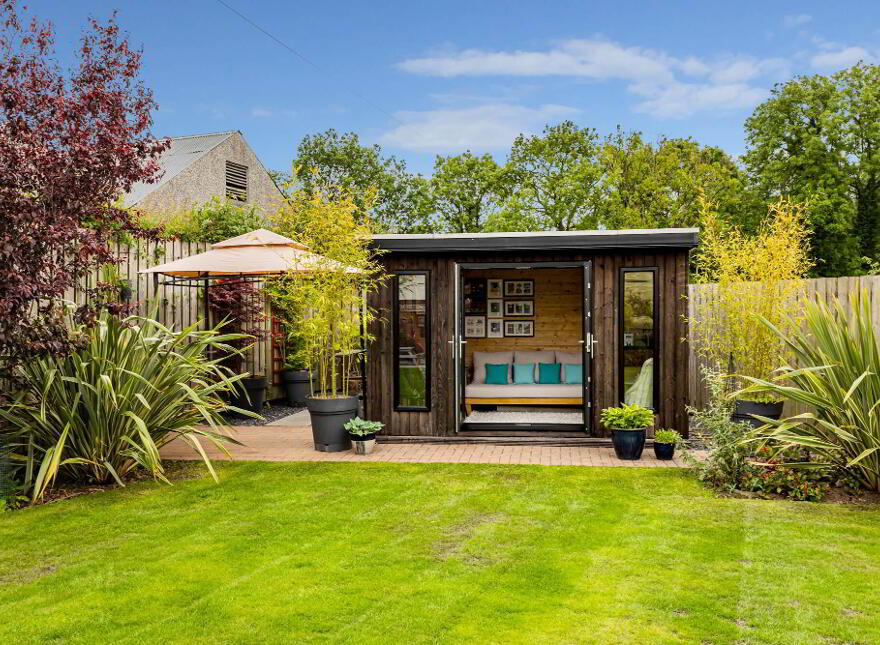 92 Comber Road, Hillsborough, BT26 6NA