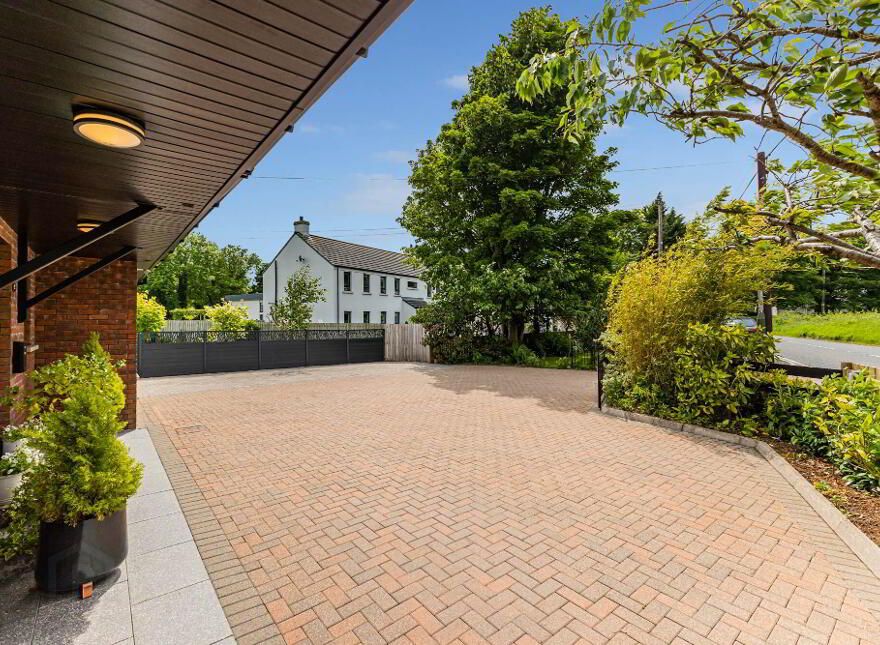 92 Comber Road, Hillsborough, BT26 6NA