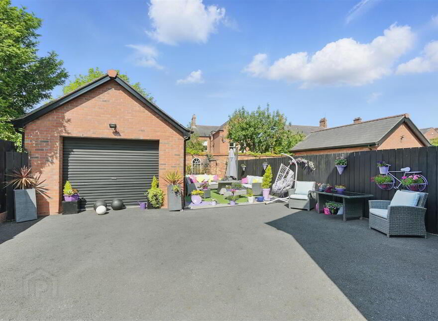 16a Myrtlefield Park, Belfast, BT9 6NE