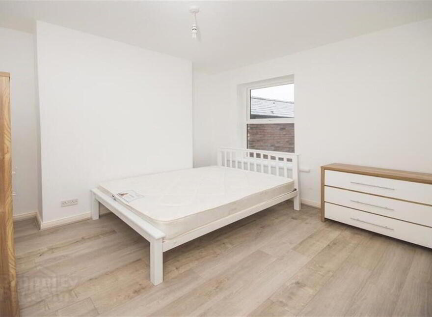 3 College Place North, Belfast, BT1 6BE