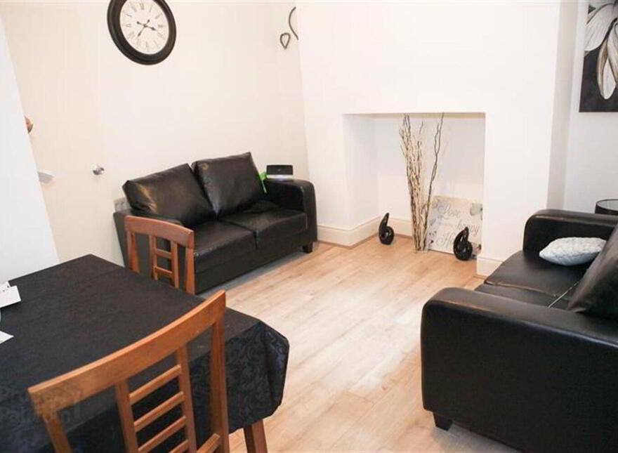 3 College Place North, Belfast, BT1 6BE