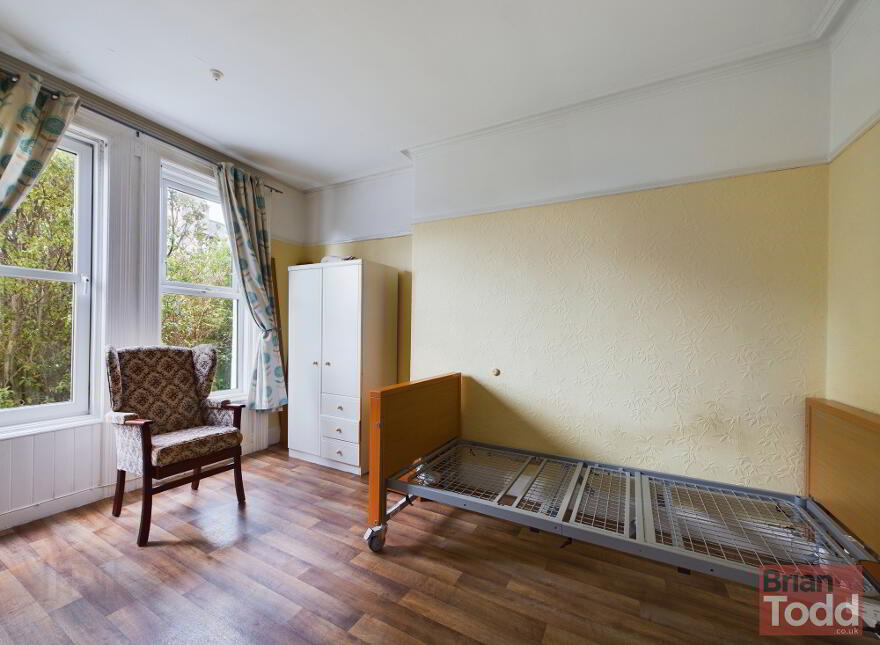 Glenarm Road, Larne, BT40 1DZ