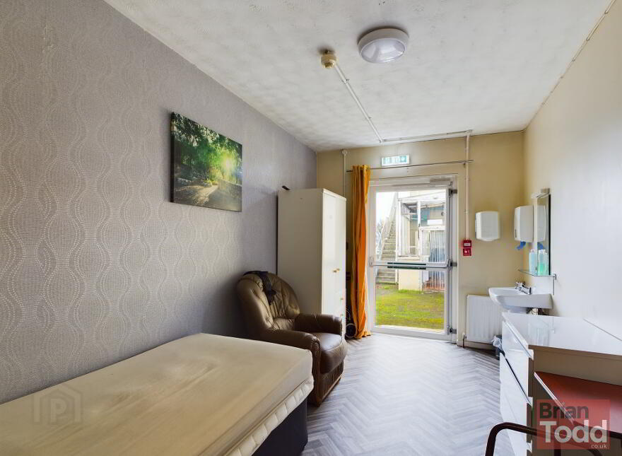 Glenarm Road, Larne, BT40 1DZ