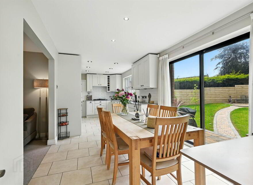 32 Meadowbank, Jordanstown, Newtownabbey, BT37 0UP
