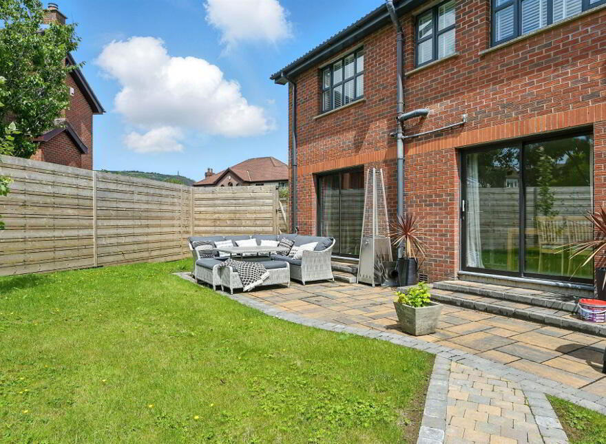 32 Meadowbank, Jordanstown, Newtownabbey, BT37 0UP