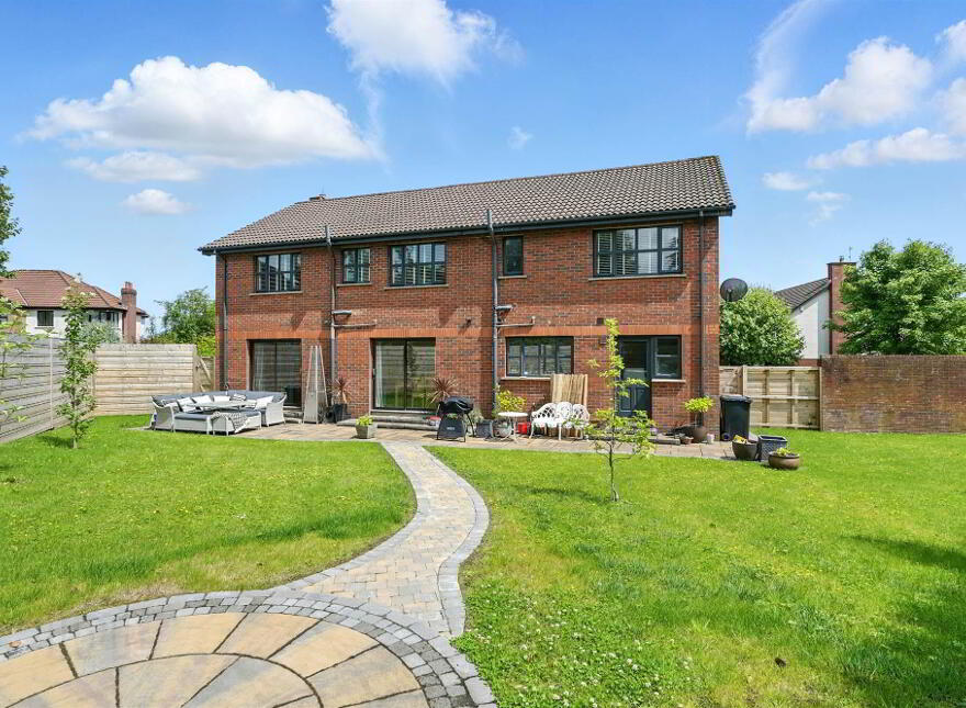 32 Meadowbank, Jordanstown, Newtownabbey, BT37 0UP