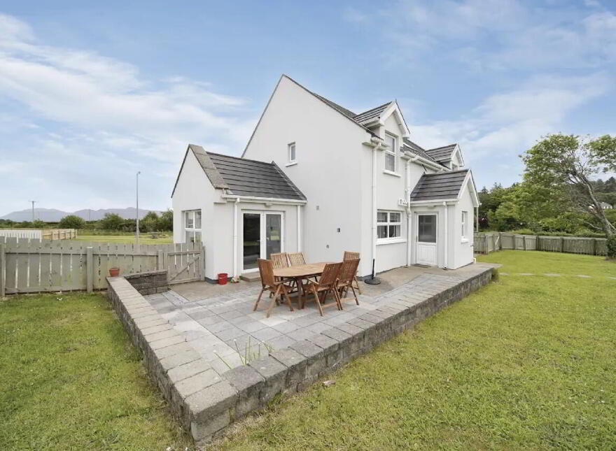 Sand Piper Lodge, 1 Ballymastocker Heights, Portsalon, F92X085