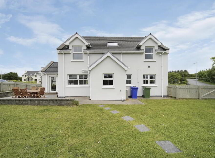 Sand Piper Lodge, 1 Ballymastocker Heights, Portsalon, F92X085