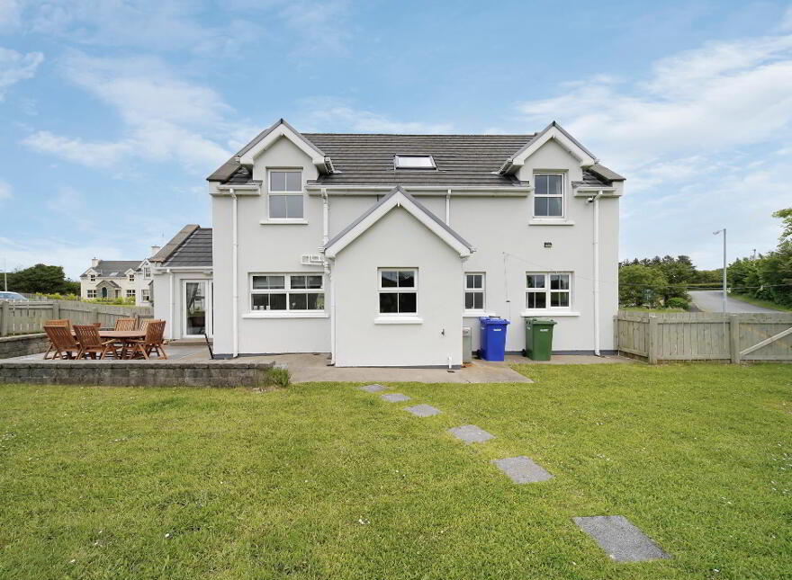 Sand Piper Lodge, 1 Ballymastocker Heights, Portsalon, F92X085