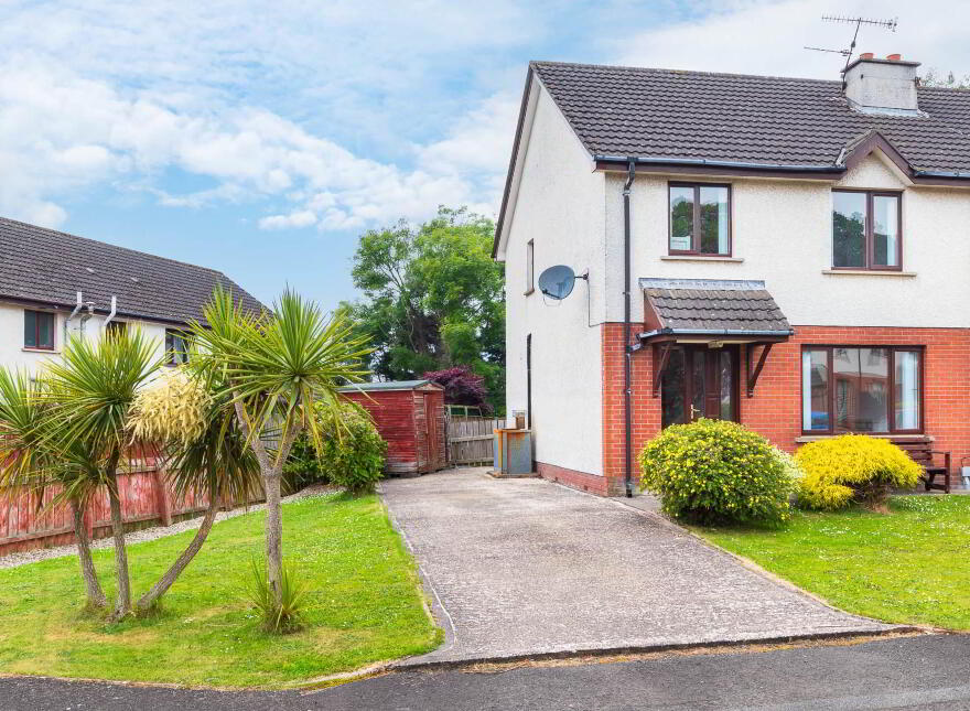 25 Rhanbuoy Close, Carrickfergus, BT38 8FF photo