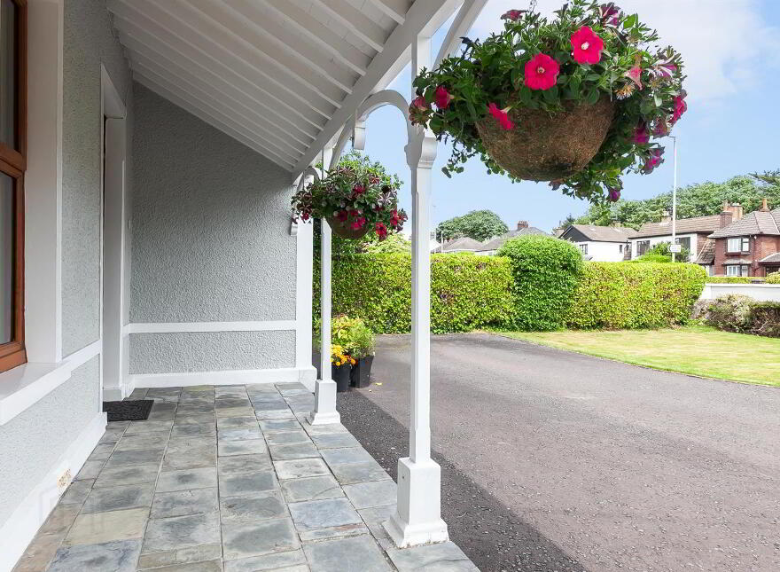 90 Glenarm Road, Larne, BT40 1DS