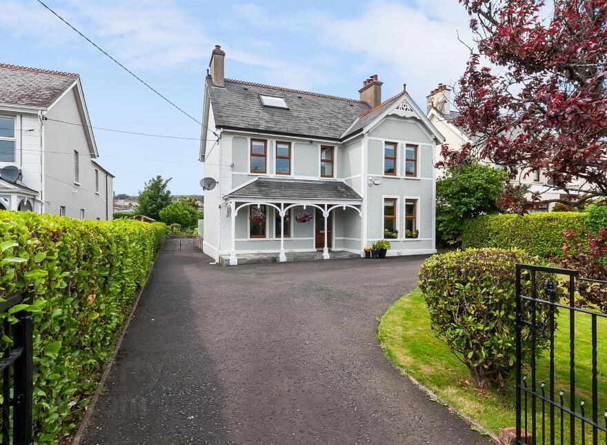 90 Glenarm Road, Larne, BT40 1DS photo